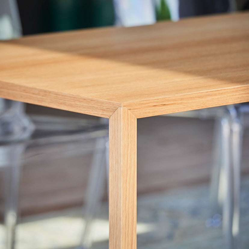 Detail tafelblad en poot Cloud 2.0 | Jan Kurtz | Lundia Living | eikenfineer
