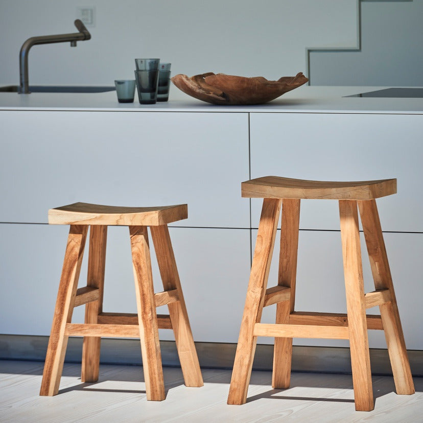 Curve kruk in twee maten | Jan Kurtz | Lundia Living, bij kookeiland