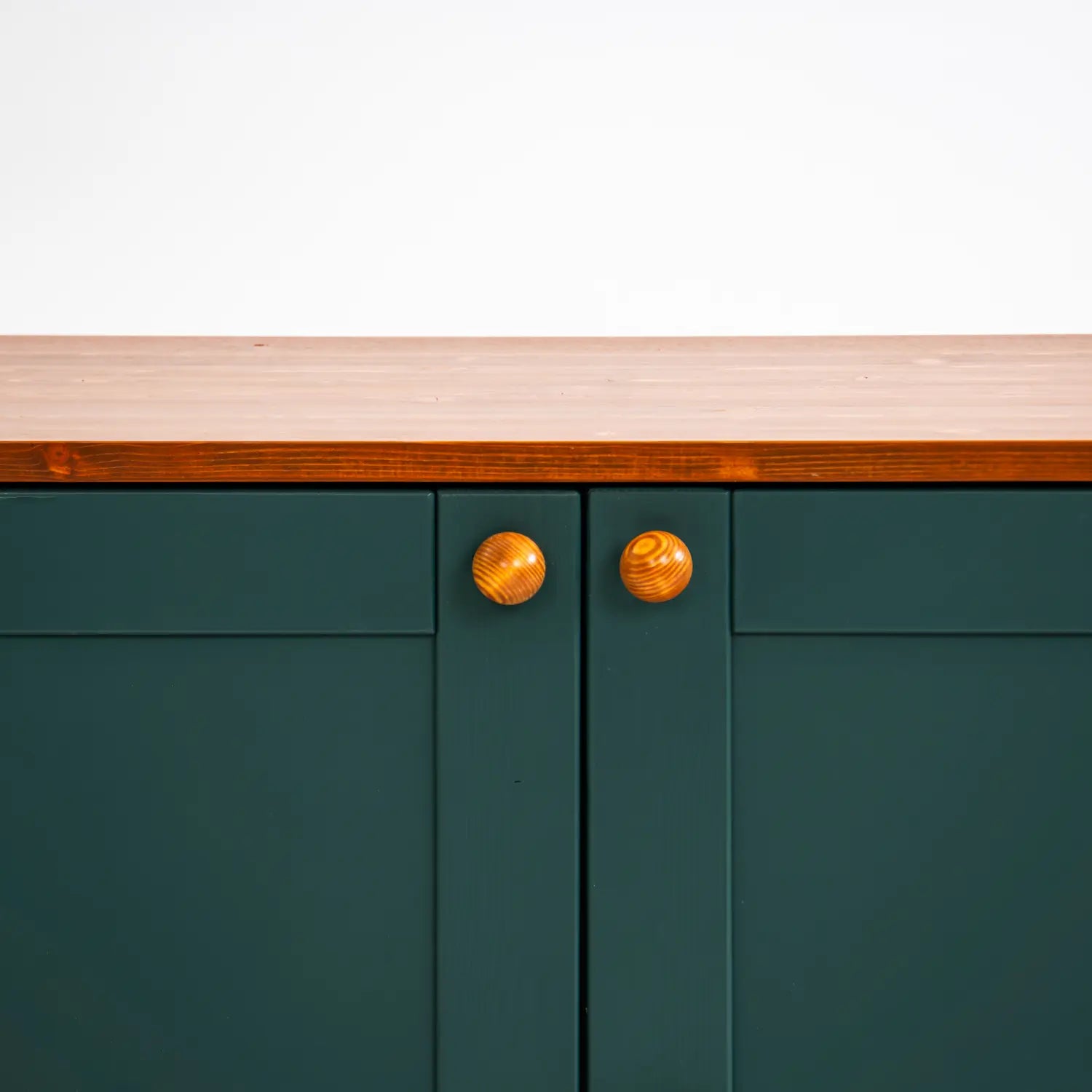 Massief houten lowboard | Lundia Basics | Dennengroen & Arrosto