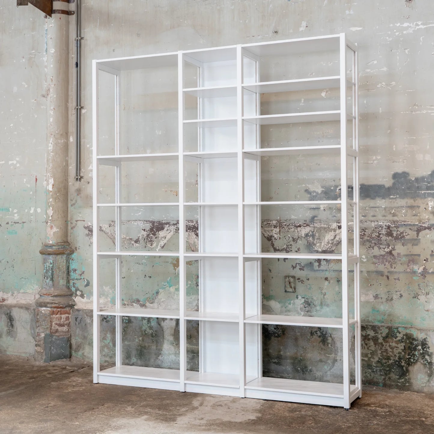 Wall cabinet | Lundia Original | Signal white solid wood three-part system, side view