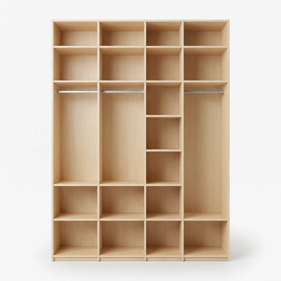 Grote houten 4-deurs kledingkast van Arven, vooraanzicht open