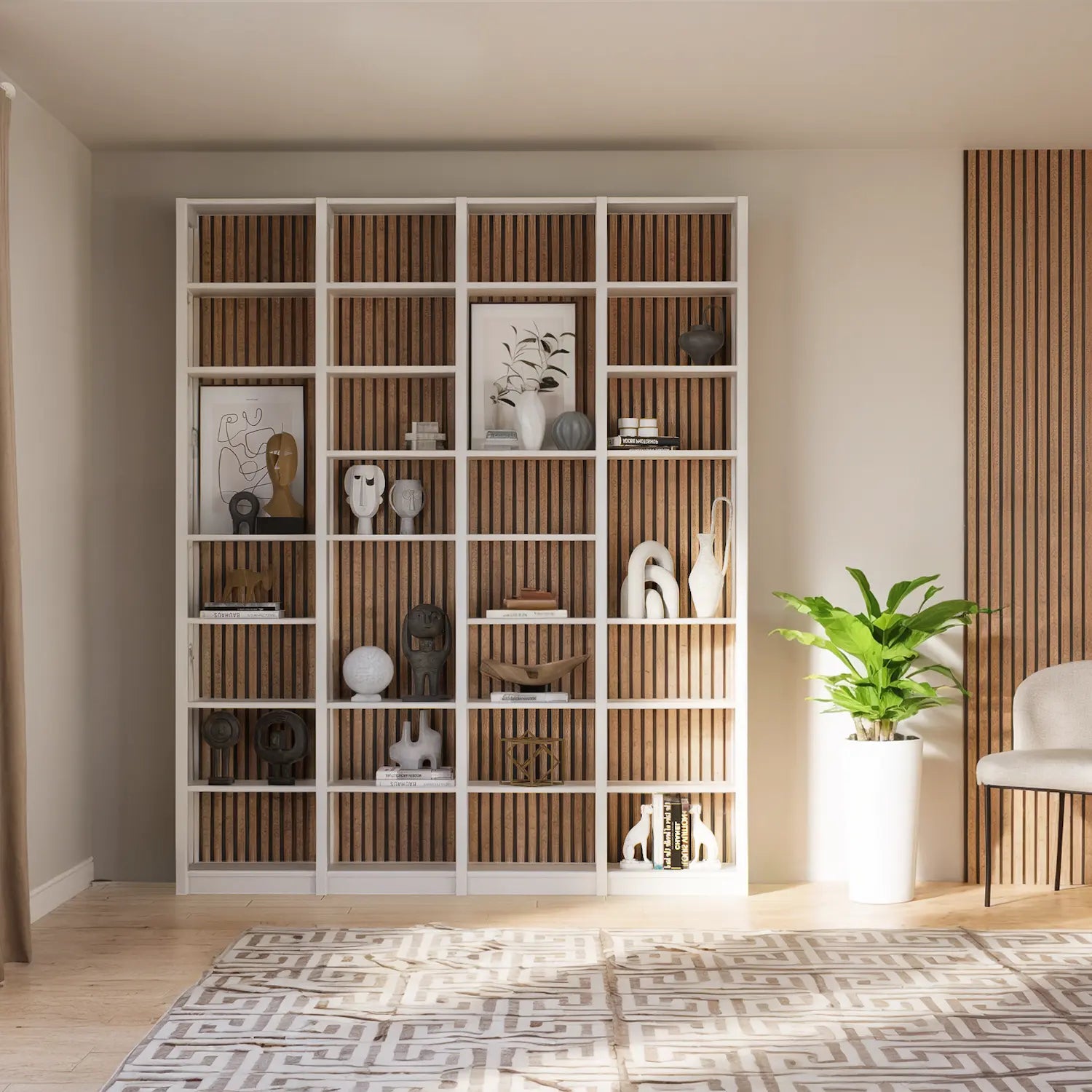 Boekenkast met lattenwand | Lundia Original | Wit massief hout, vooraanzicht in woonkamer