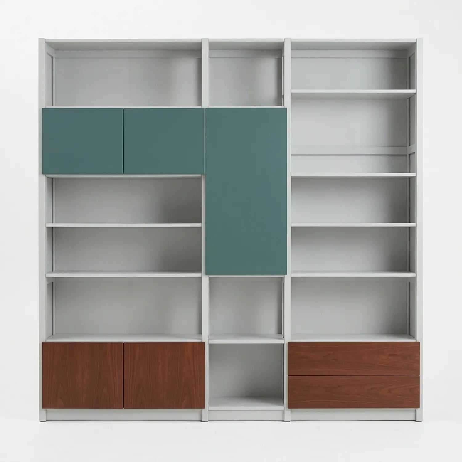Boekenkast met speelse deurenindeling en lades | Lundia Original | Nevelgrijs, dennengroen & castagne, vooraanzicht