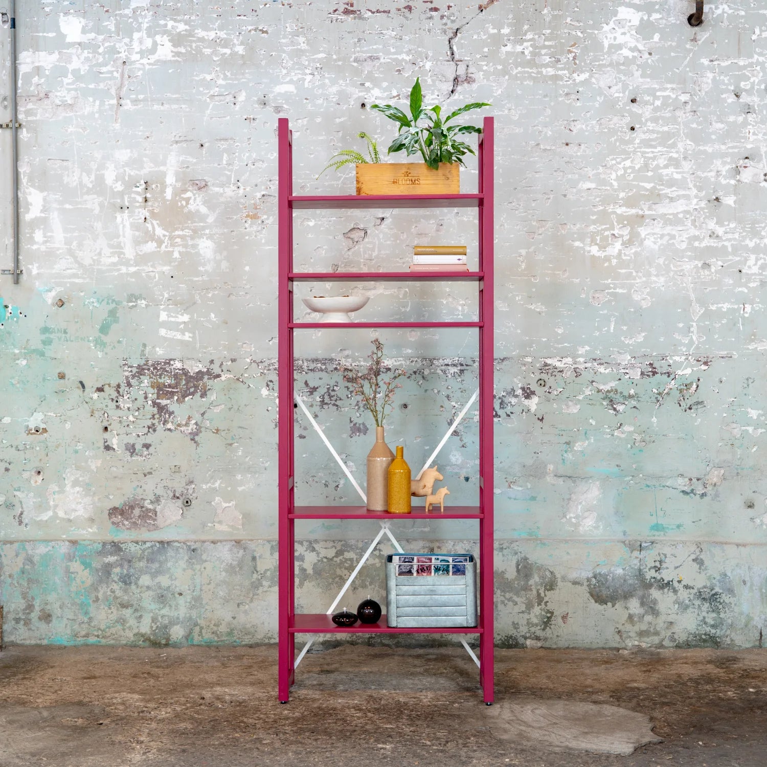 Bookcase | Lundia Original | Bordeaux red solid wood with plants, vases and books