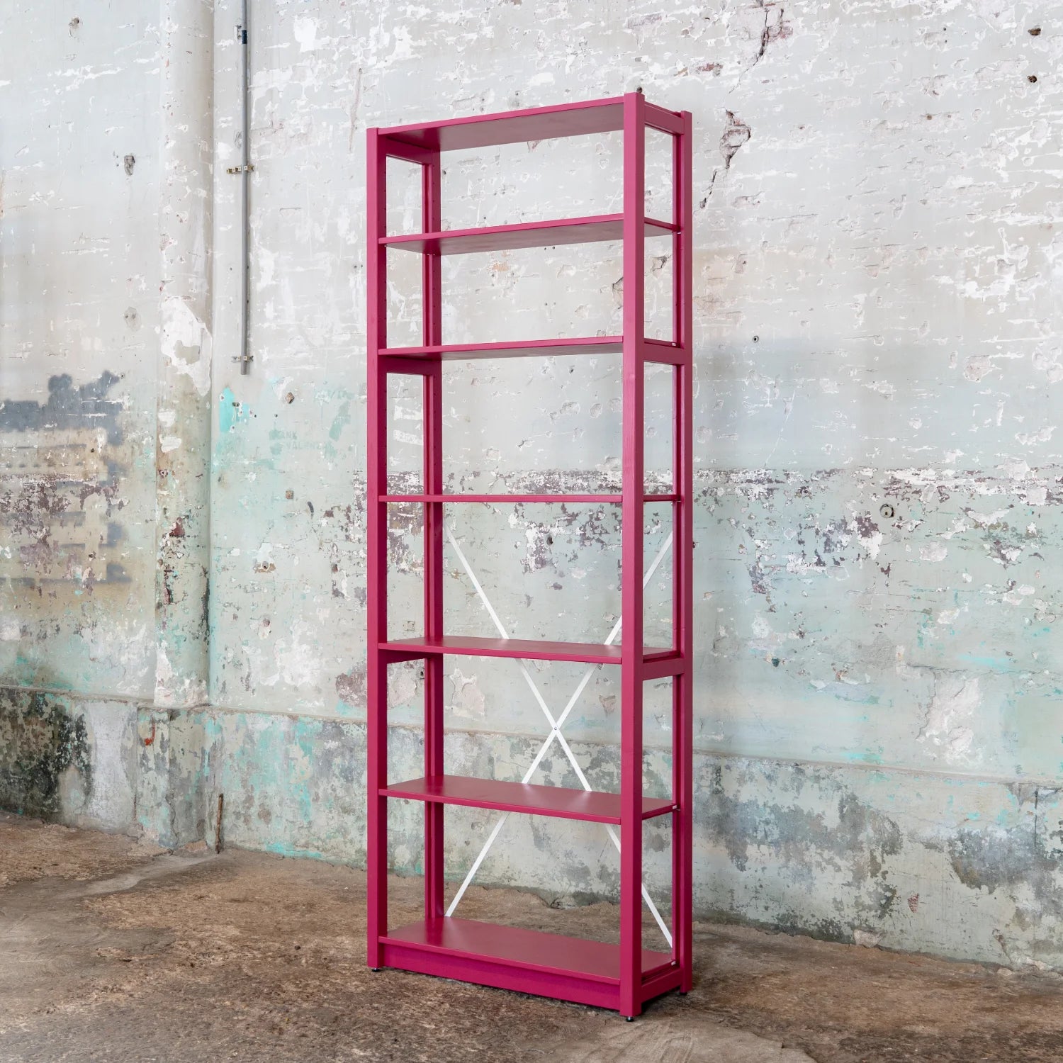 Open bookcase | Lundia Original | Bordeaux red solid wood, side view empty