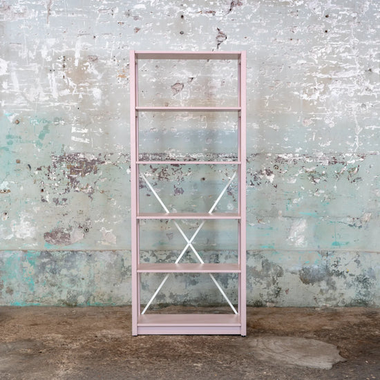 Open bookcase | Lundia Original | Chalk pink solid wood, empty front view