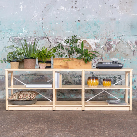 Sideboard | Lundia Original | Clear lacquered solid wood with plants, books and vases