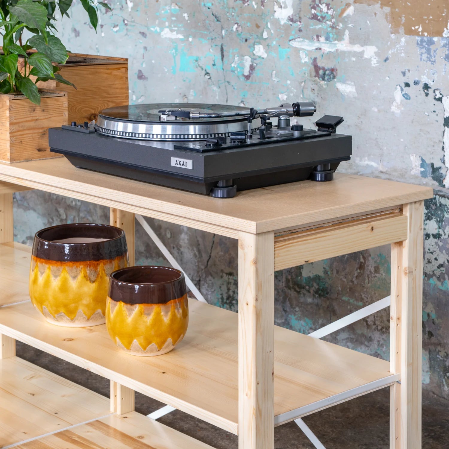 Sideboard | Lundia Original | Clear lacquered solid wood with record player and ceramics